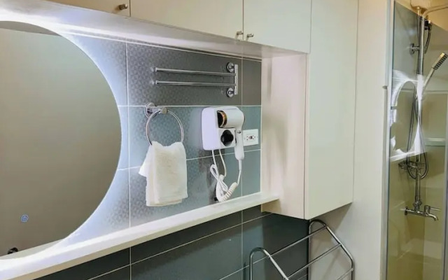 Stylish Condo Room in Iloilo City With Shared Pool