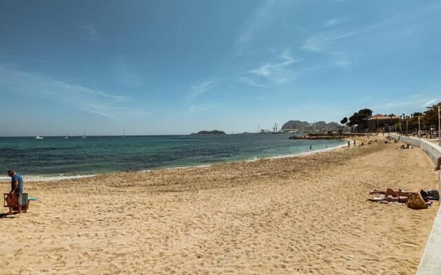 Galant Appartement en bord de mer avec terrasse
