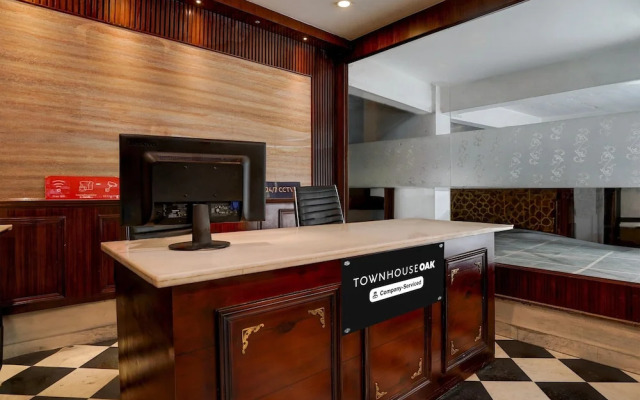 Elegant Stays With Rooftop Restro and Hill View