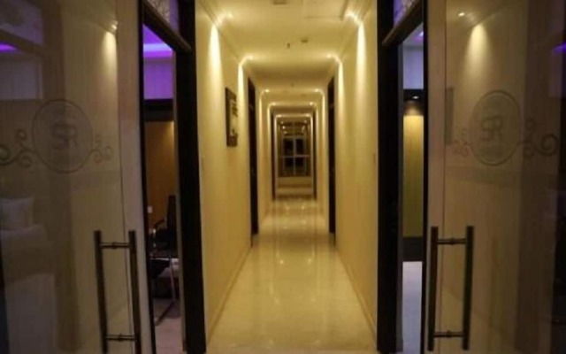 Iroomz Hotel SR Grand
