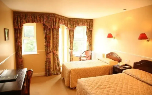 Woodenbridge Hotel & Lodge