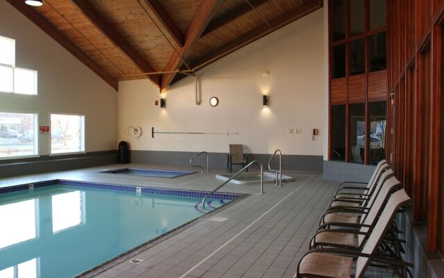 C'mon Inn Hotel & Suites
