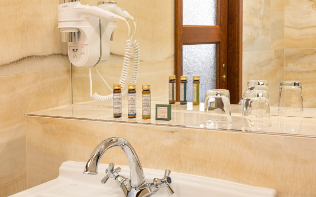 Iron Gate Hotel & Suites Prague by BHG