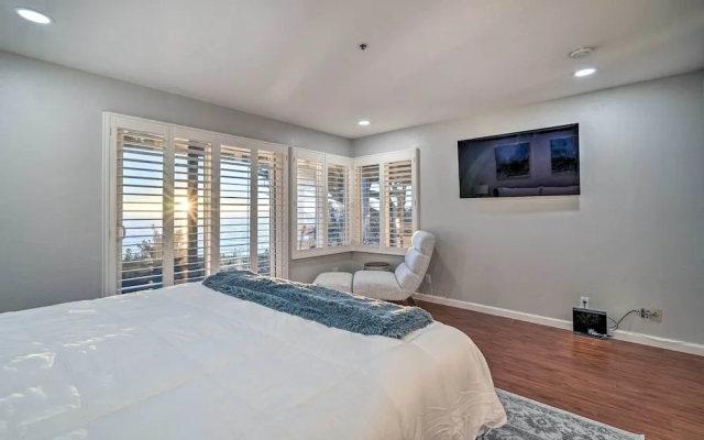 Cliffside Pacifica Hideaway: Unbeatable View!