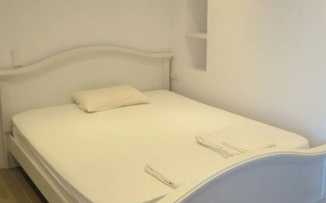 Room in Apartment - Breath Taking Views Standard Apartment for Adults Only, Families, Couples