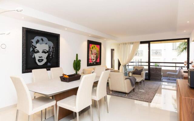 Carlton Area : Luxury & New 2 Beds/ 2 Baths