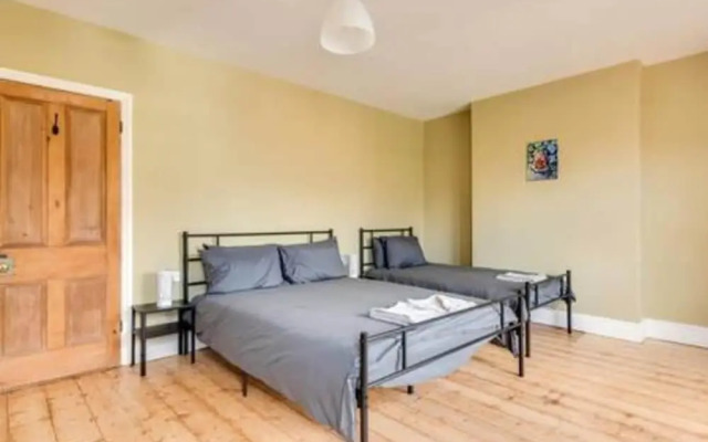 Summertown 4-br Family Home - Bright Spacious
