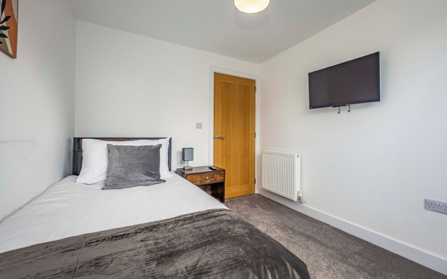 2 Riverside Mews