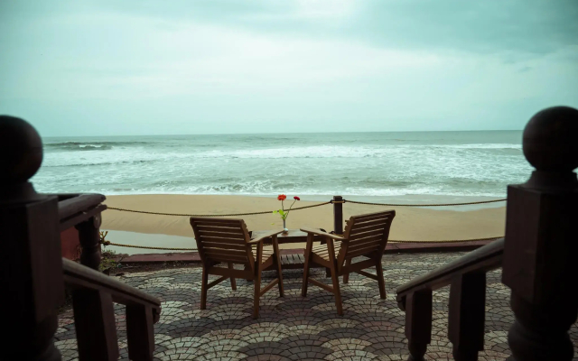 Black Beach Resort