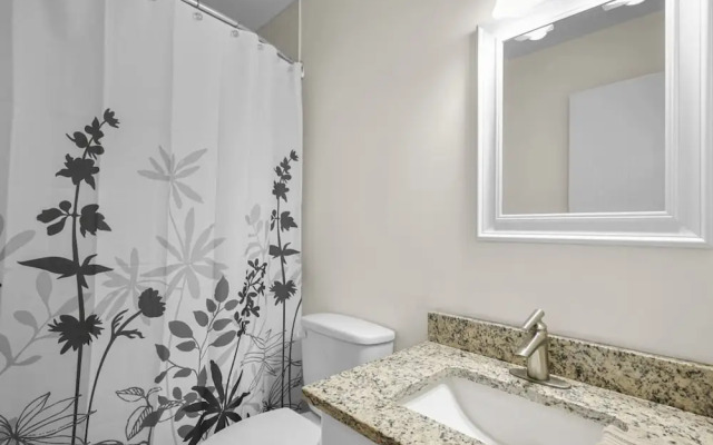 Newly Renovated 3BR in Whitby Family-friendly