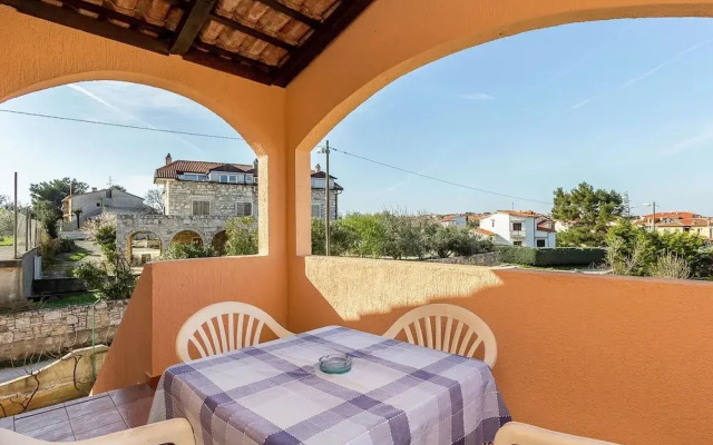 Apartment in Private House With Shared Pool