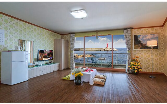 Yangyang Seaglow Rainbow Pension