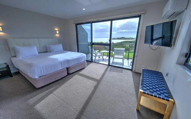 Diamond Island Resort & Penguin viewing – Guest Rooms – Bicheno