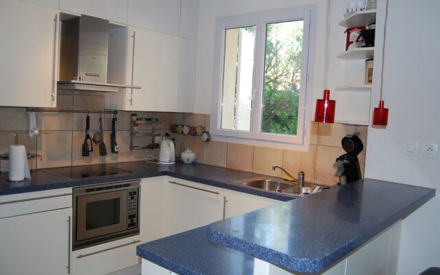 Detached villa with a dishwasher, in green surroundings