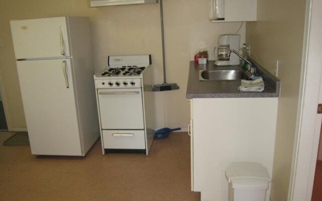 Fraser Bridge Inn & R.V Park