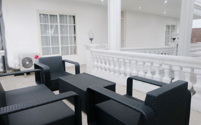 Oyo 696 Hasanah Guest House Syariah de Saphire