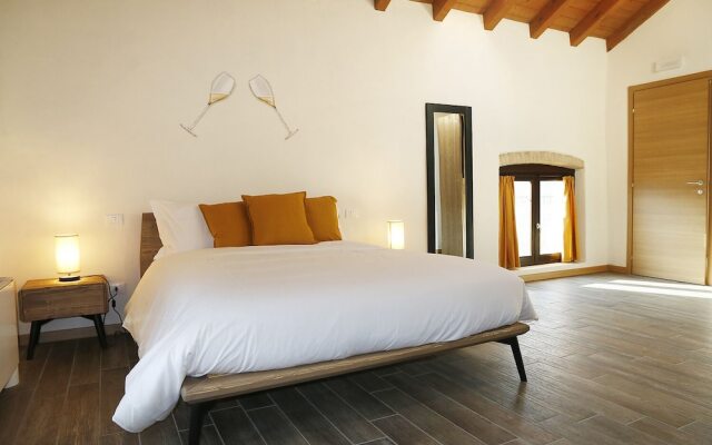 Smart Rooms & Restaurant