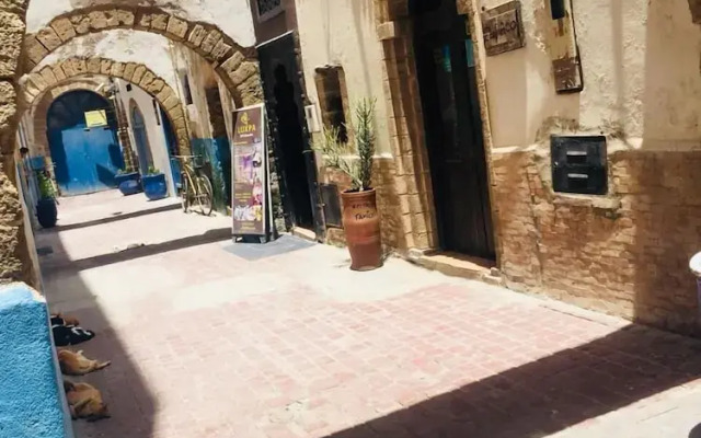 Tonarouze House