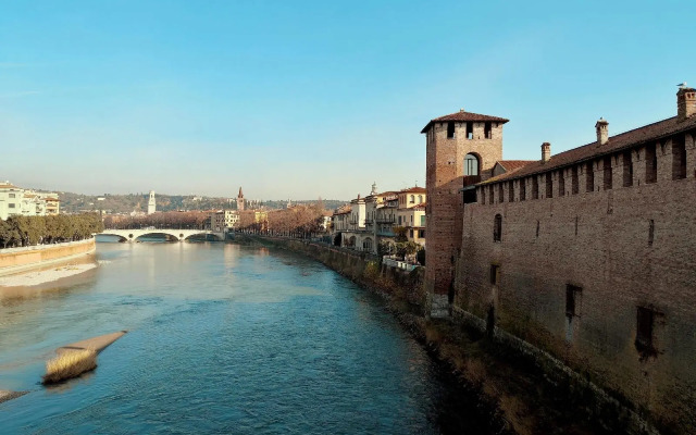 Large Filippini residence a few meters from the Arena