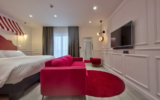 HOLM Boutique &Spa - IK Collection