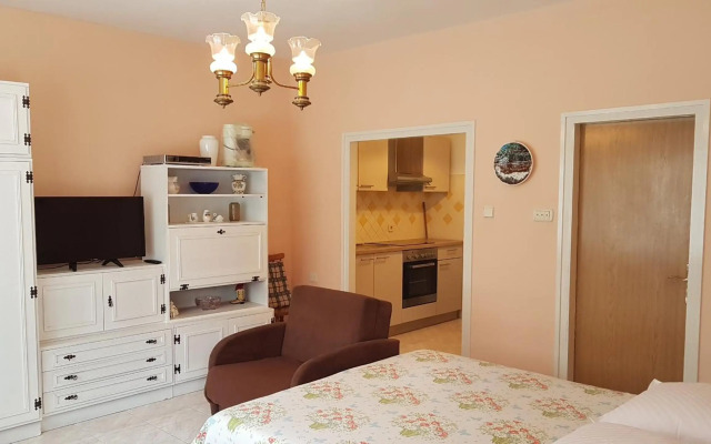 Apartments Anita - One Bedroom Apartment with Garden