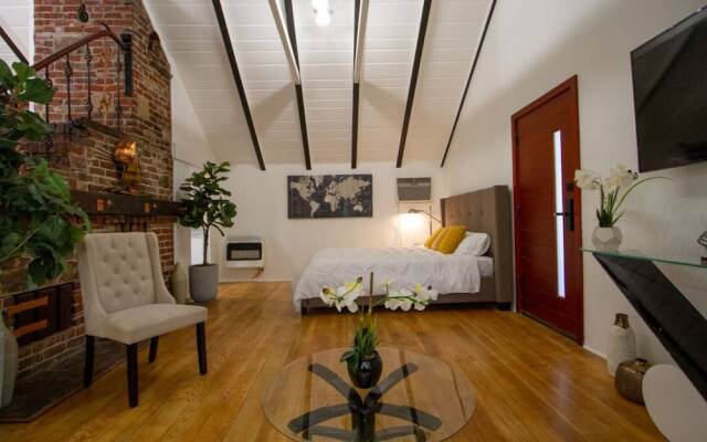 Dreamy Farmhouse In Studio City