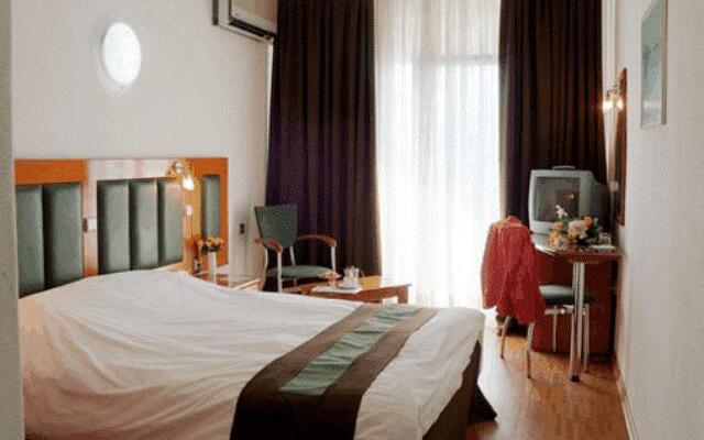 Elpida City Hotel