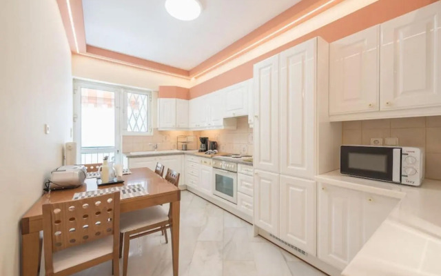 Central 3BR Apartment Next to Panormou Metro!