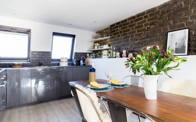 Stylish Fulham 2bed loft flat, 5 min from tube