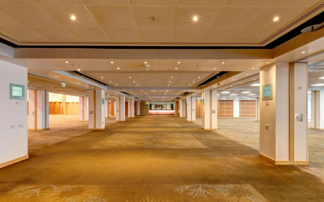 Novotel London West