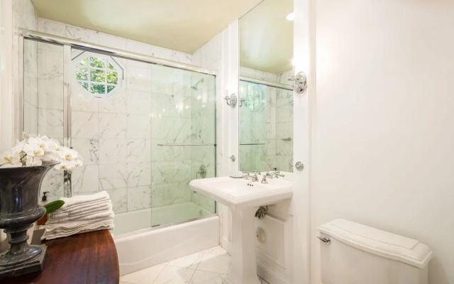 Elegant Home in the Heart of LA 2 Bedrooms 1 Bathroom Duplex