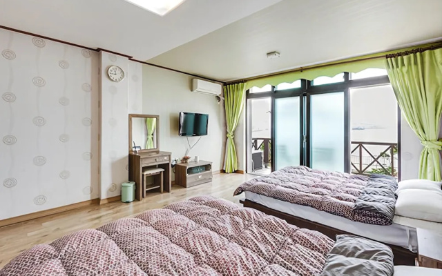 Tongyeong Pine Fragrance Silverlight Sea Pension