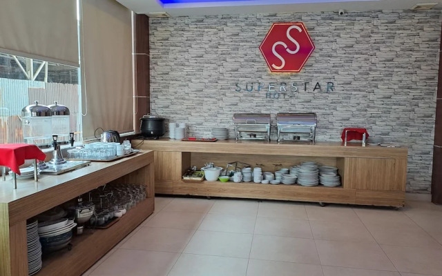 Superstar Hotel