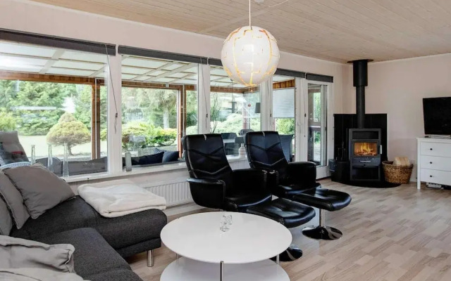 6 Person Holiday Home in Vaeggerlose
