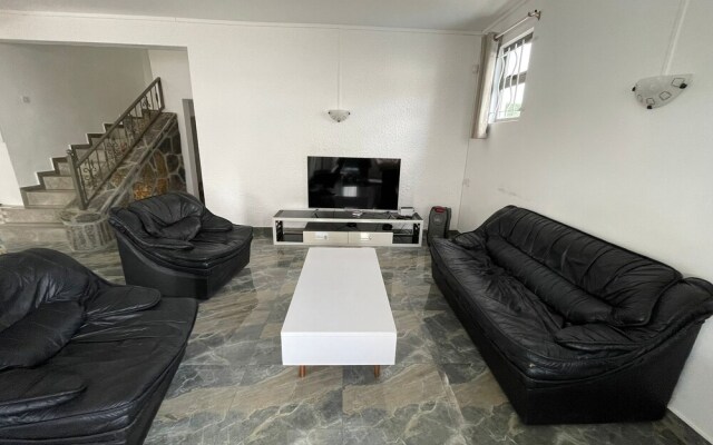 Spacious 4-bed Villa in Flic en Flac Roof top bar