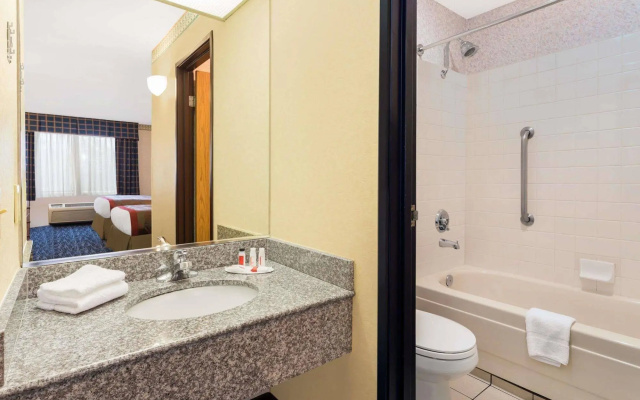 Holiday Inn Hotel & Suites SEATTLE-KENT