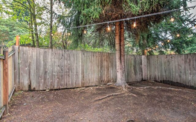 Lakewood Retreat: Access Nature & Urban Sites