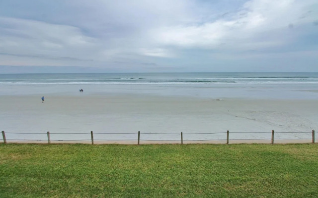 Colony Beach Club 228