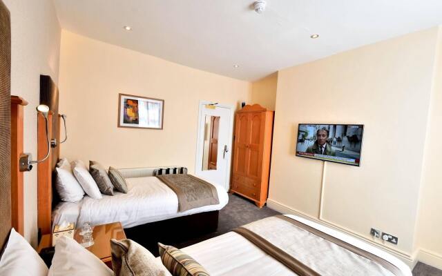 Queens Court Hotel