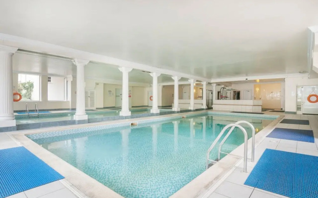 Stunning 2 bed near Haymarket with pool