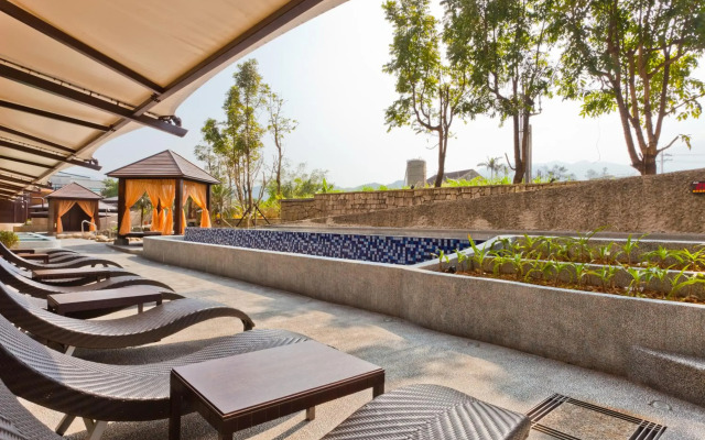 The Loft Seaside Suites