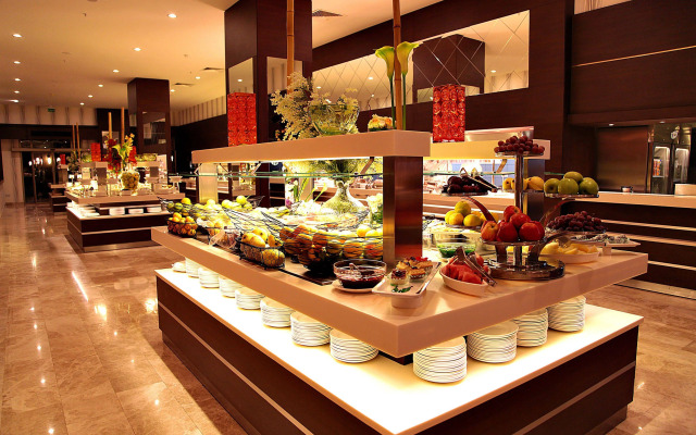 Cratos Premium Hotel & Casino