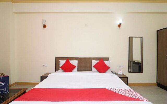 OYO 24951 Vaibhav Palace