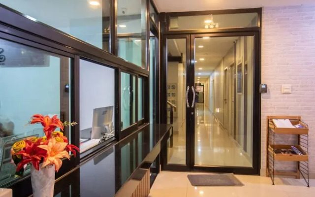 Salinsiri at Lat Krabang