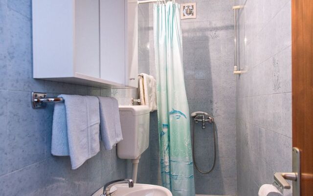 Apartment Rozari - family friendly & sea view: A1-Ivana  Brela, Riviera Makarska