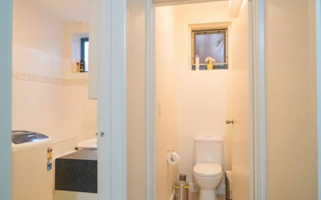 Comfortable New 2 Bedroom Apartment by St Kilda Pier