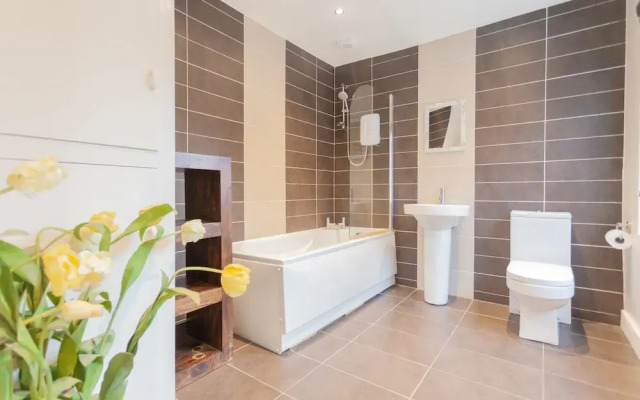 21 Deramore House Holiday Home