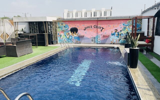 James Court Hotel & Luxury Apartments