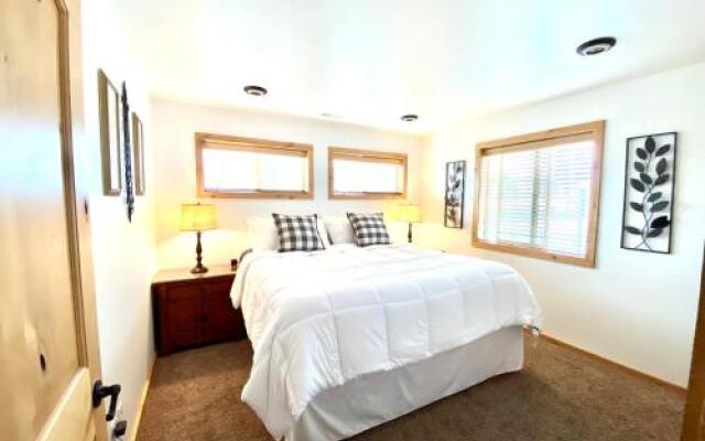 Raspberry Garden Inn & Suites