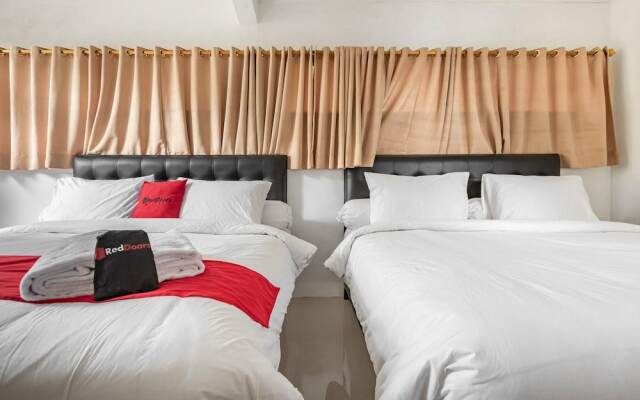 RedDoorz @ Mega Indah Villa Estate G16